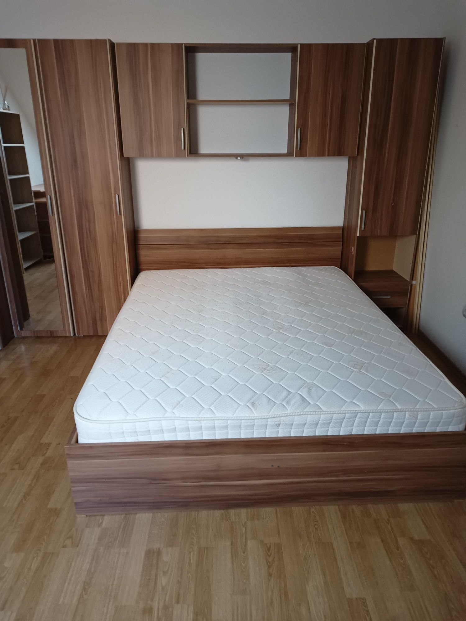 Închiriez apartament