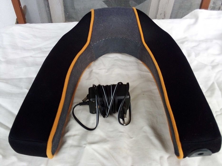 Масажор за врат MEDISAN CF 6808 + подарък