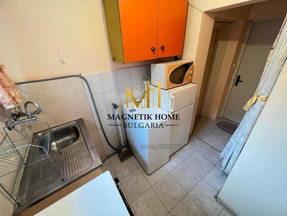 Дава се под наем Едностаен апартамент в Бургас, Център - 35 кв.м за 153 € - Снимка #1