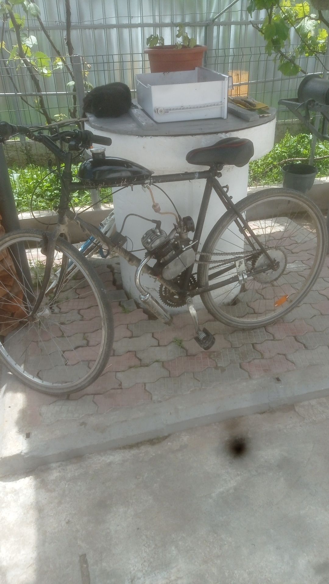 Vând bicicleta cu motor