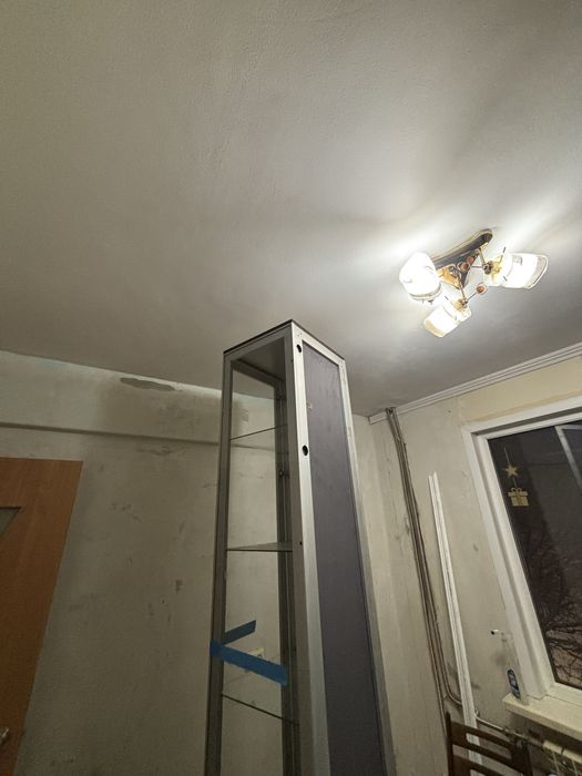 Продам стеклянный шкаф