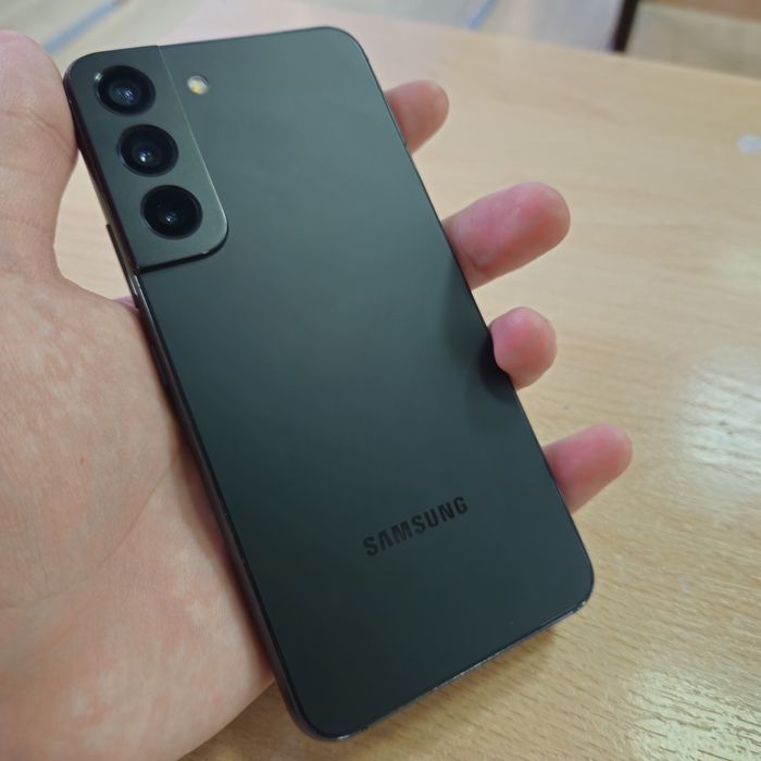 Samsung S22 8/256