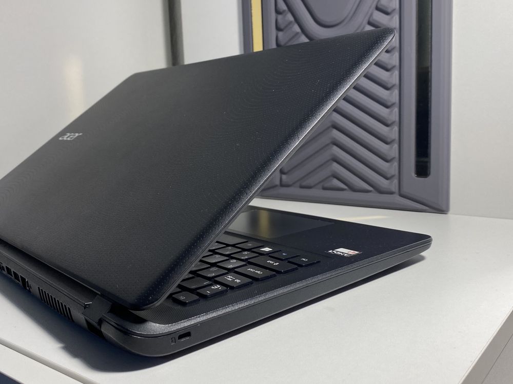 Ноутбук Acer в состояний нового