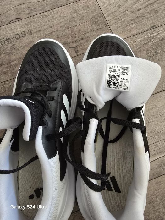 маратонки adidas