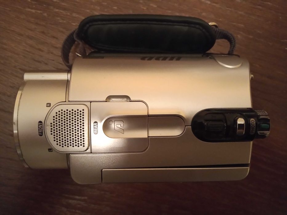 SONY  DCR - SR 190 E - видеокамера с хард диск и карта памет