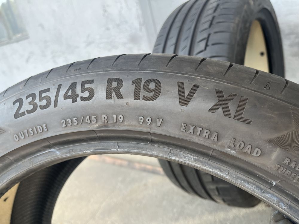 2 бр. летни гуми 235/45/19 Continental DOT 0419 5+ mm