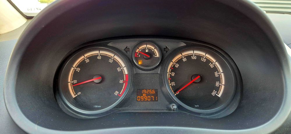 Vând Opel Corsa 1.2 benzină 2007 în stare bună, ideală pentru oraș