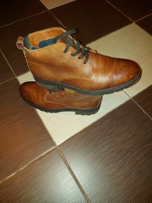 Vind adidasi originali foarte buni calitativ