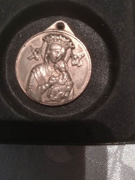 Продавам медальон на папа Йоан Павел втори