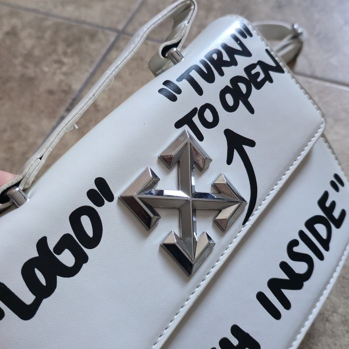 Off White Poseta Alba