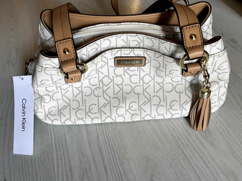 Маркови Чанти Guess и евтини малки чанти
