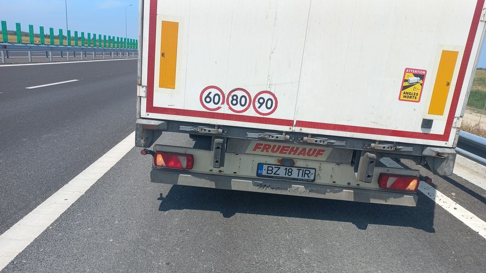 Vănd cap tractor cu semiremorca
