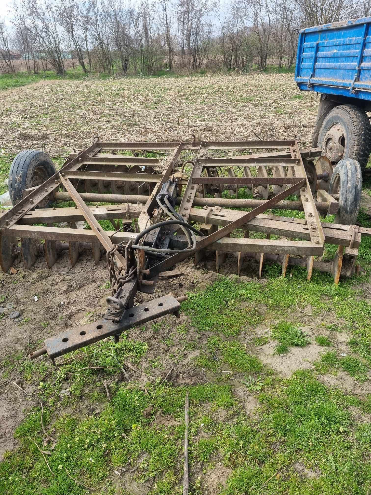 Vând disc agricol pe mosor perfect funcționabil.