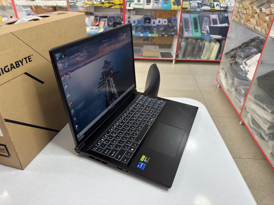 Gigabyte intel core i7-13650HX DDR5 16 1 TB nvme ssd  RTX 4060 8 lik