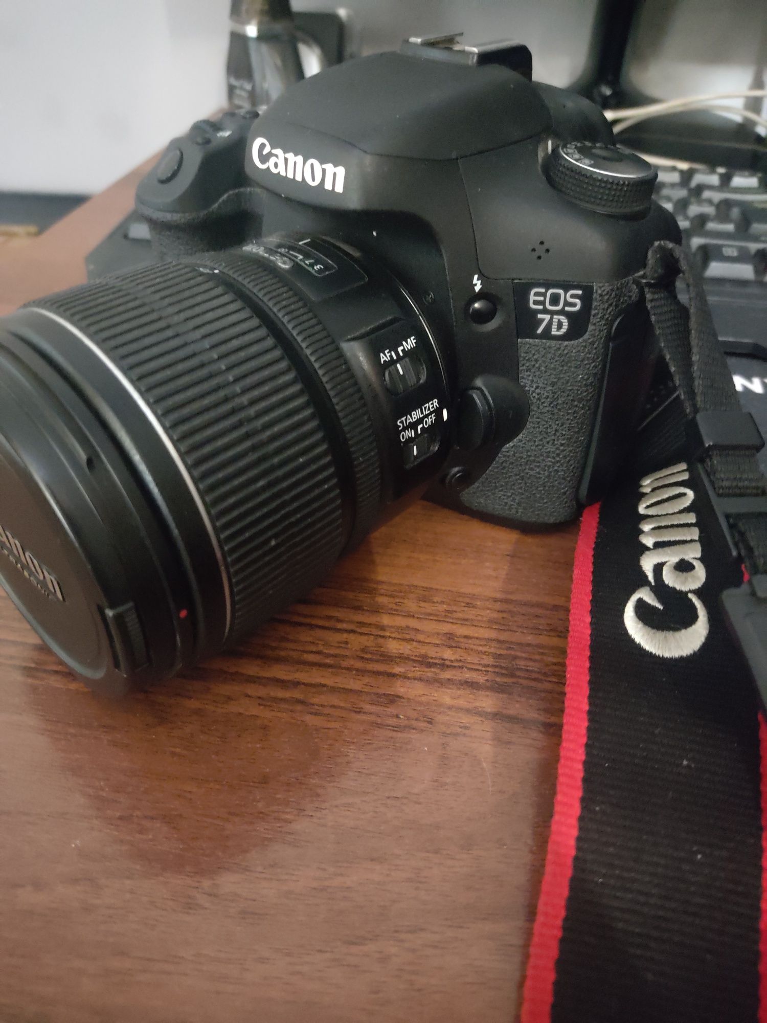 Фотоаппатат Canon EOS 7D