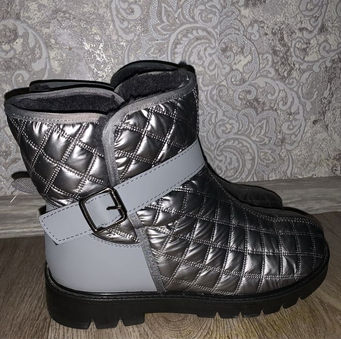 Продам  женские зимние сапоги