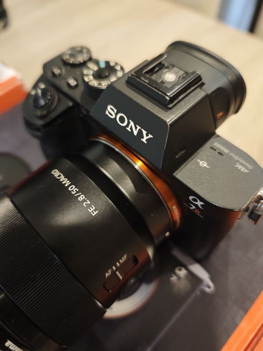 Фото апарат SONY A7 R2 в комплект с обектив SONY FE 2.8/50 MACRO