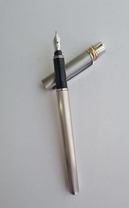 Stilou les must de Cartier penita aur alb 18k