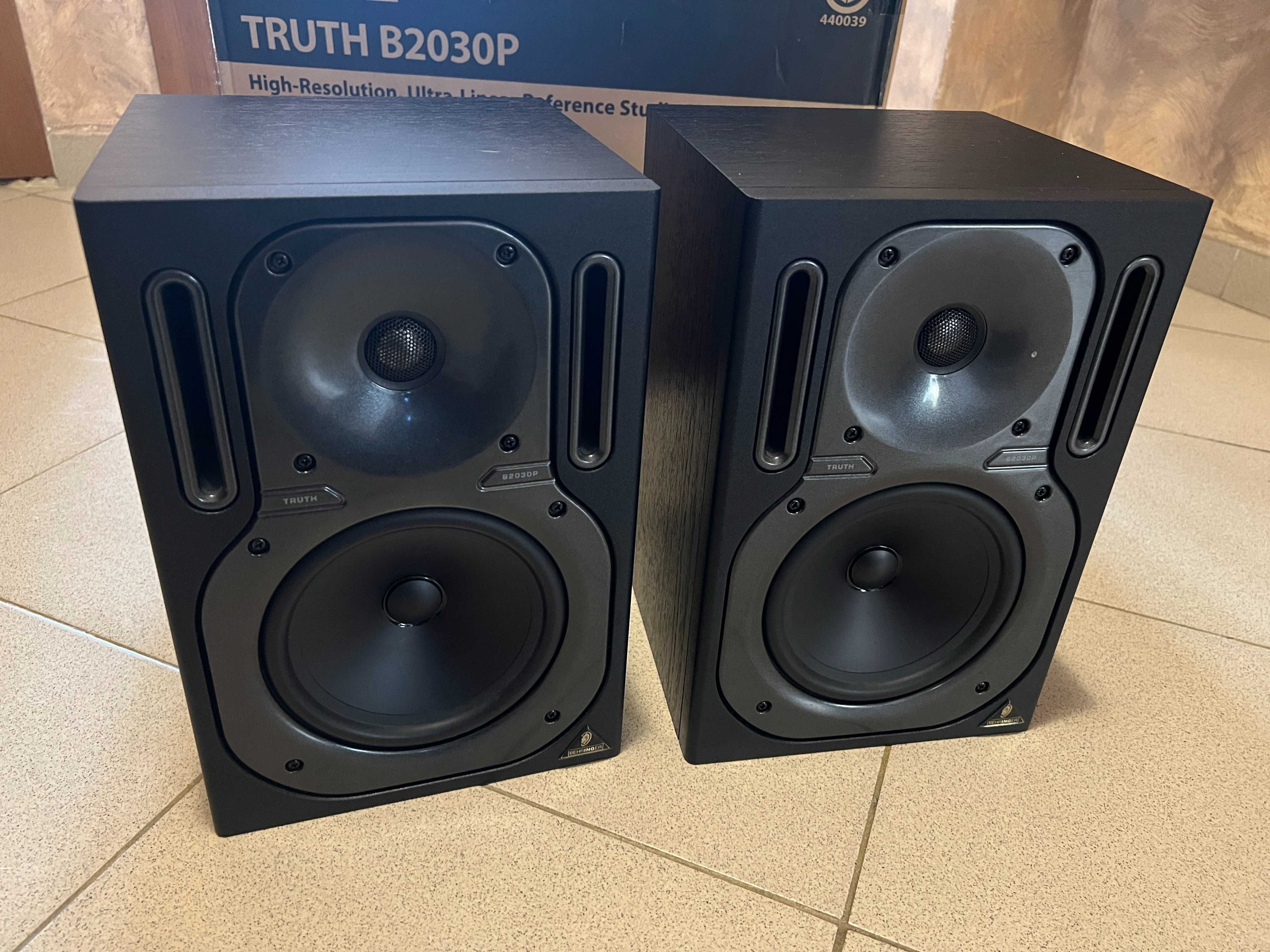 Пасивни студийни монитори Behringer B2030P