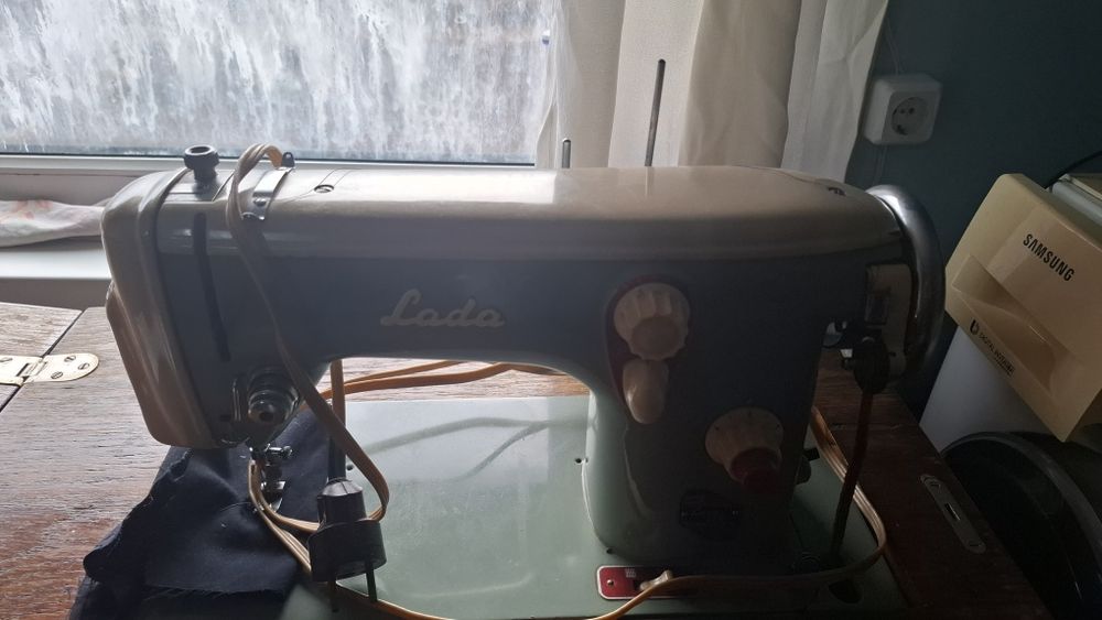 Продвм швейную машину