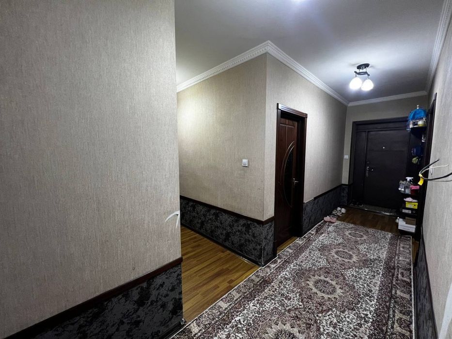 Продам чиланзар 1.  Трёх комнатная.  Высокопотолочка