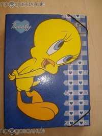 Продавам папка с ластик и твърди корици Tweety