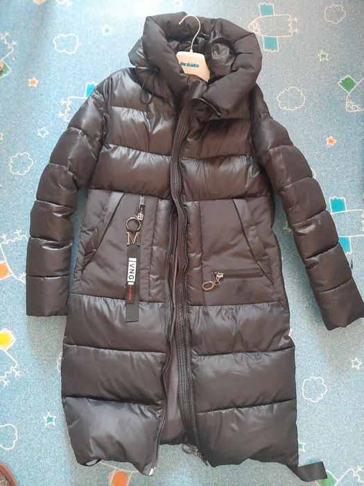 Стильная Зимняя куртка,очень тёплая! Размер 42-44 и 48-50,их  две шт.