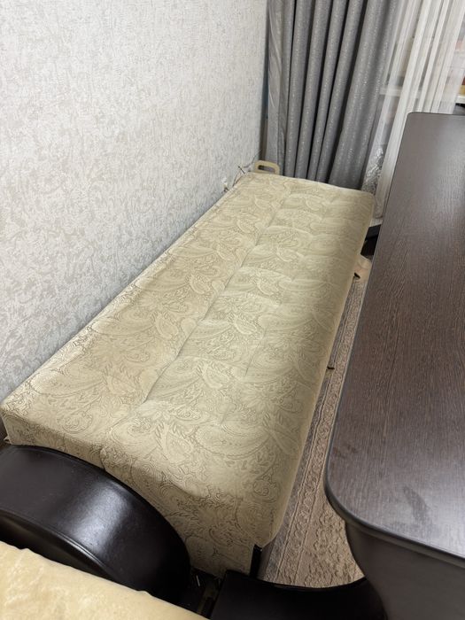 Диван трансформер со встроенным столом