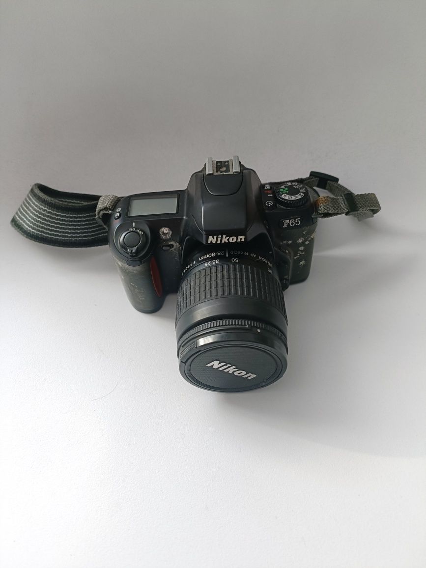 Aparat foto Nikon f65 cu obiectiv