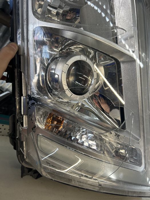 Десен фар за Volvo FH