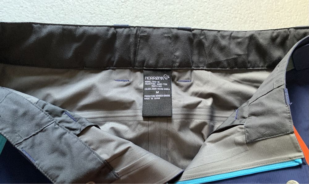 Pantaloni outdoor dama Norrona Falketind Gore Tex nr M, noi
