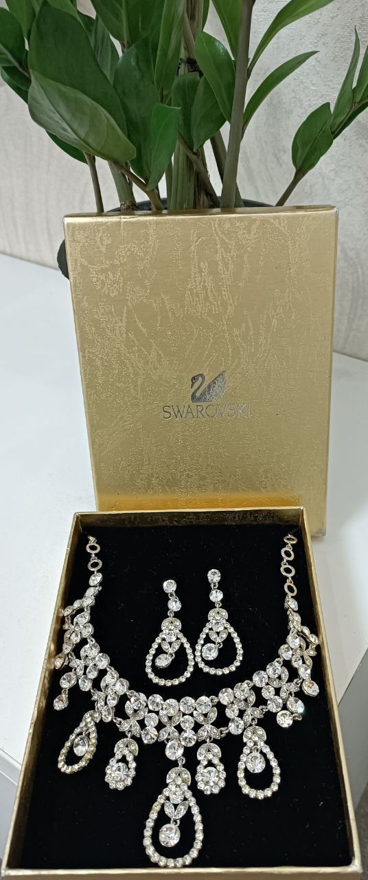 Продам комплект Сваровски