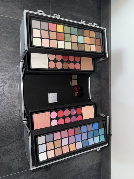 trusa machiaj cu loc depozitare