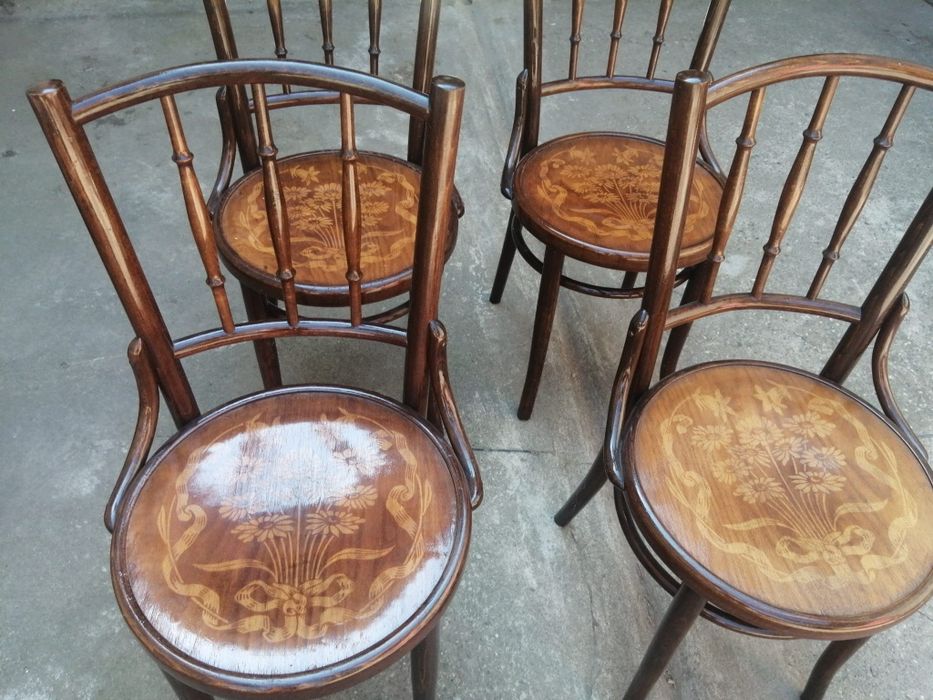 Scaune austriece ,din lemn curbat
Thonet