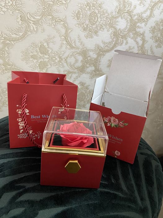 ‼️REDUCERE‼️ Cadou trandafir etern + lantisor inimi impletite