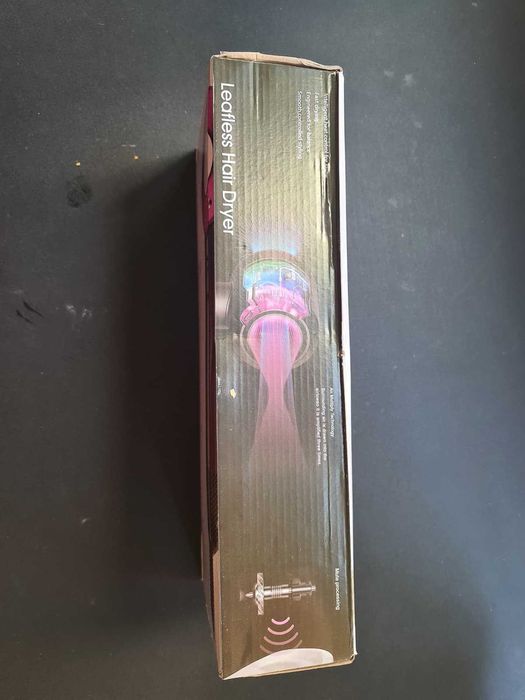 Uscator profesional cu accesorii de indreptat parul