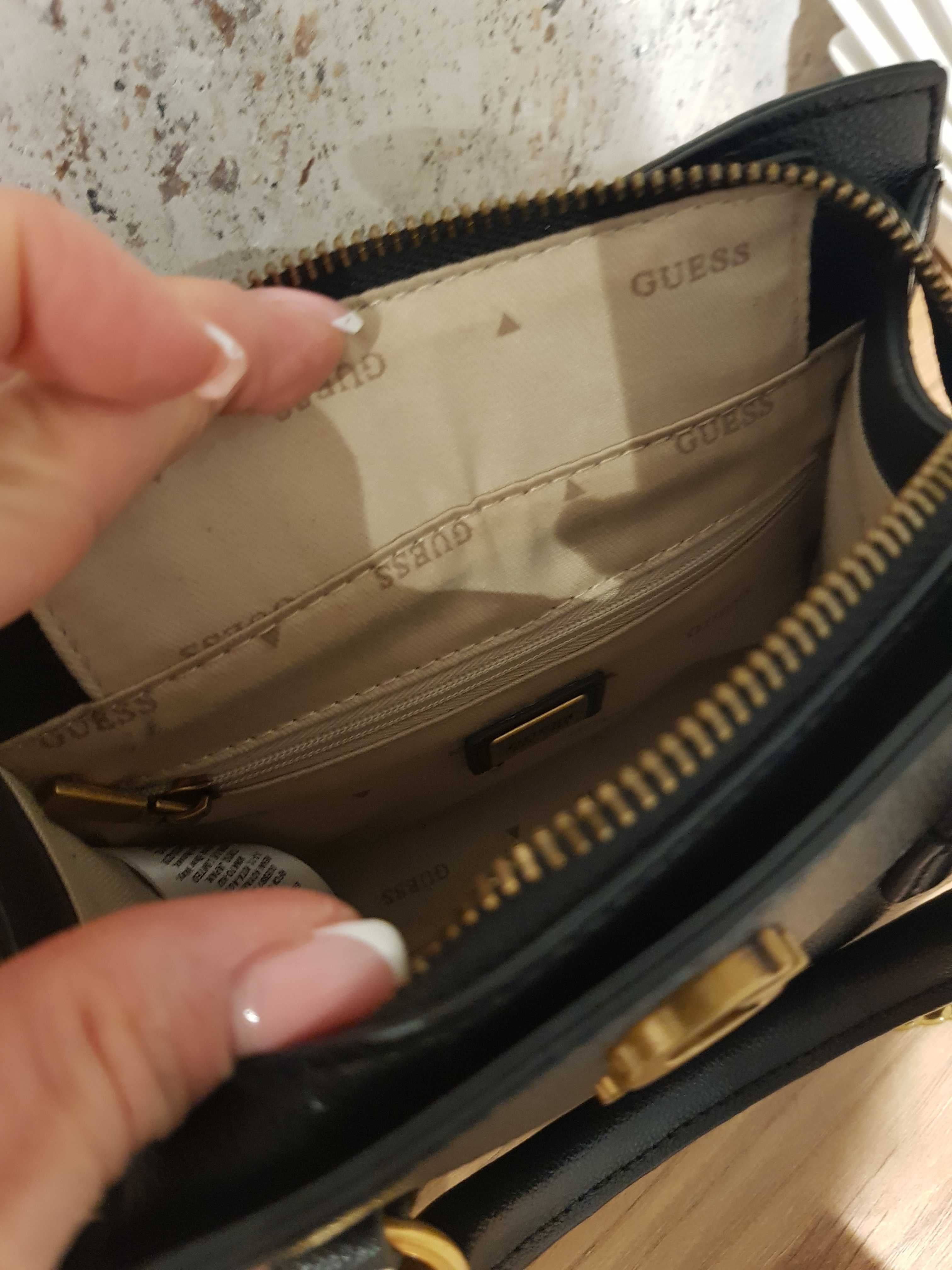Дамска чанта Guess