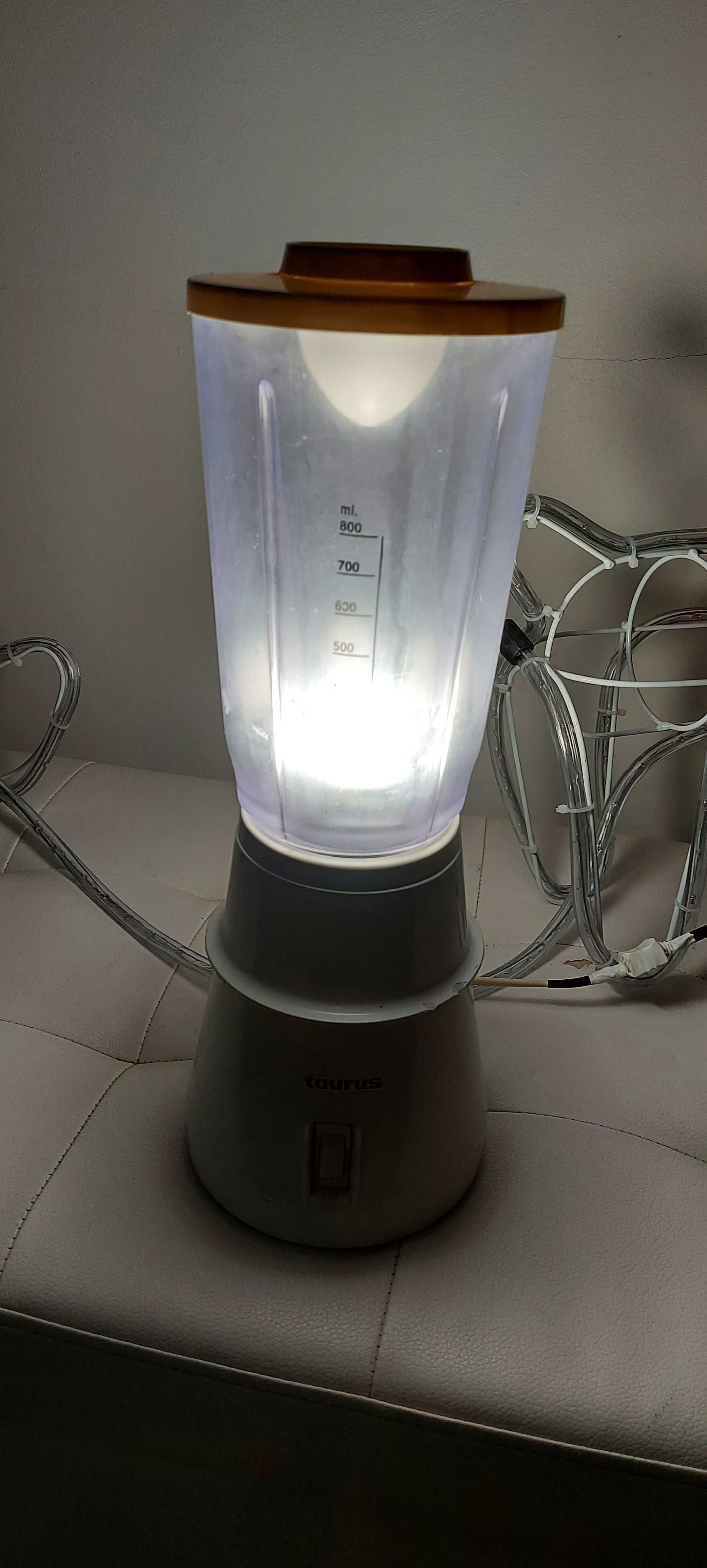 Лампа от Блендер с фасунка и LED крушка