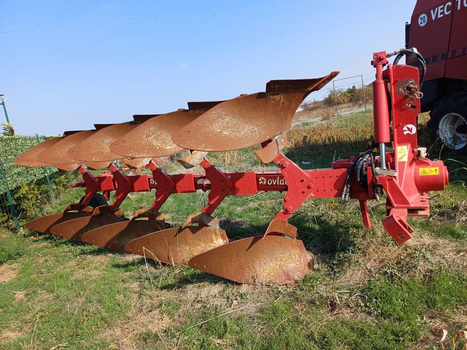 Plug Ovlac în stare impecabila, gata de brazdă