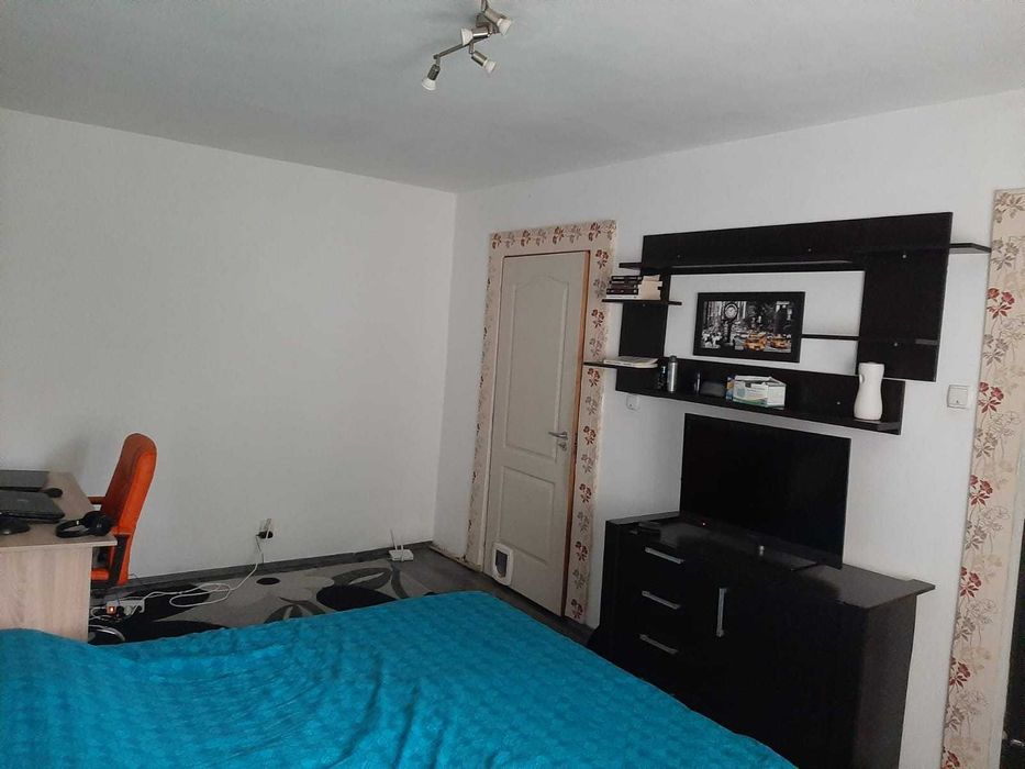 proprietar inchiriez apartament 1 camera zona Plavat