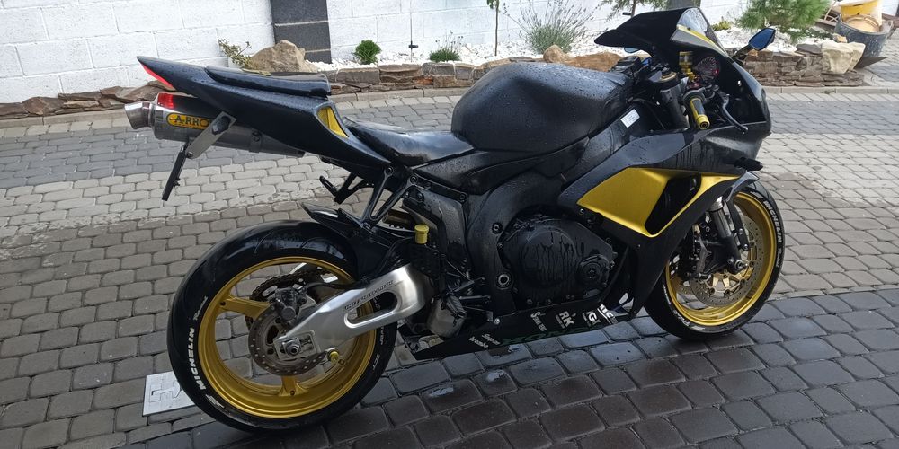 Honda CBR 1000 R  2006   (se conduce cu A2)