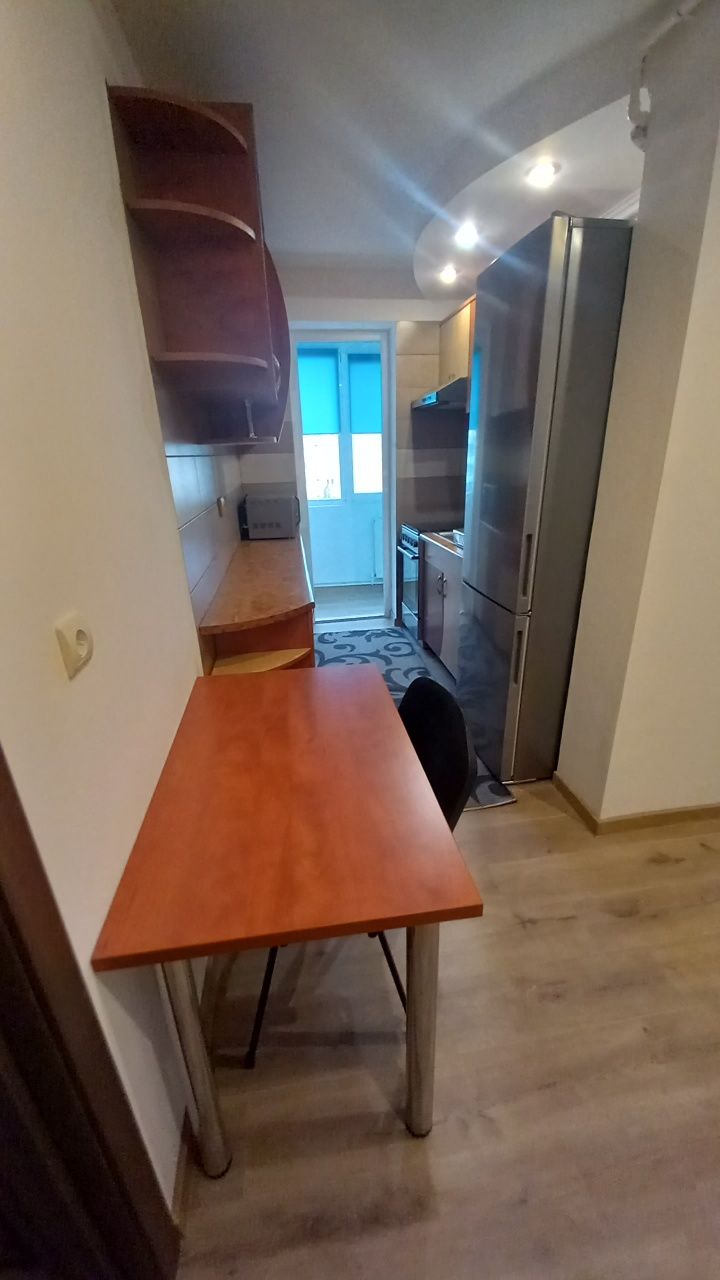 Inchiriez apart.2 camere DECOMANDAT - CENTRUL CIVIC