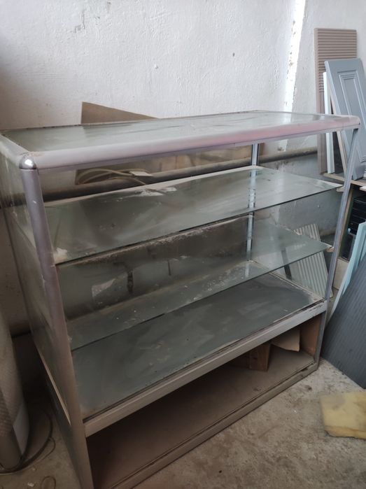Витрина стеклянная