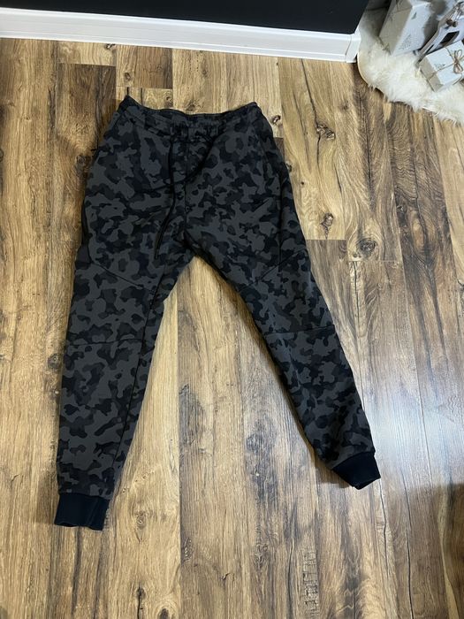 Nike Tech Fleece Camo size S/XS