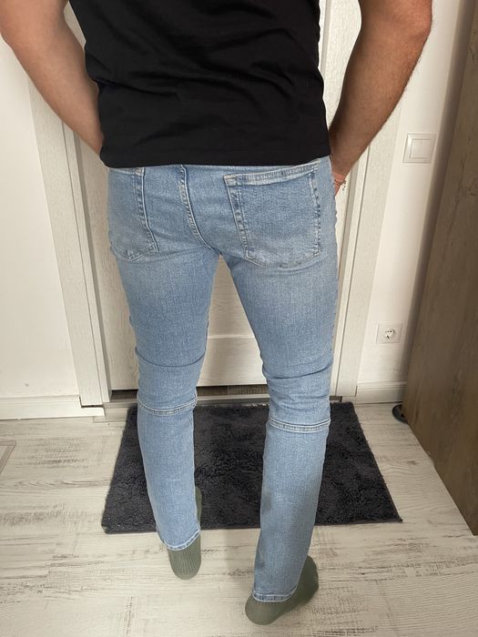 Vând blugi  bărbați bershka mărime 32