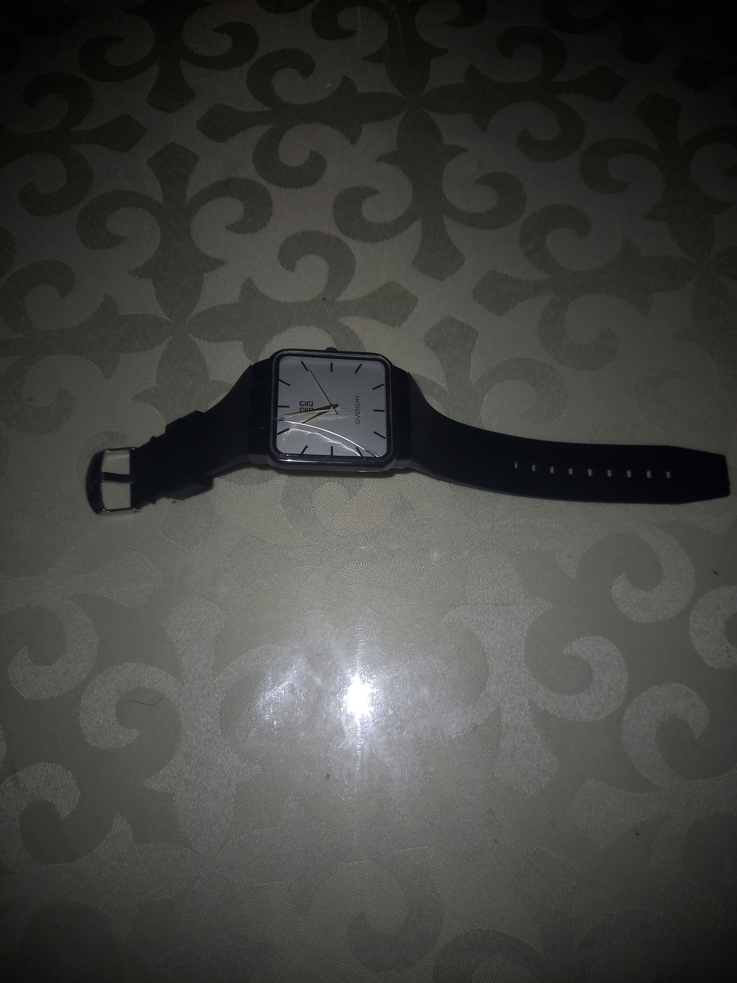 Наручные часы Givenchy
