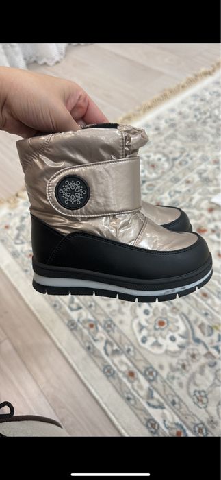 Продам детскую обувь