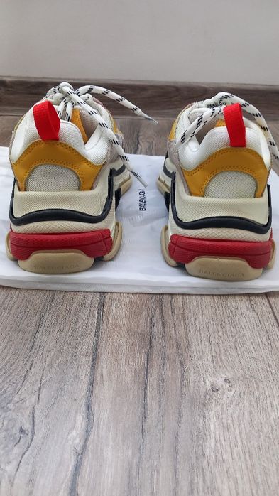 Balenciaga-Уникални