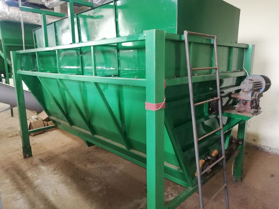 Продавам бункер.