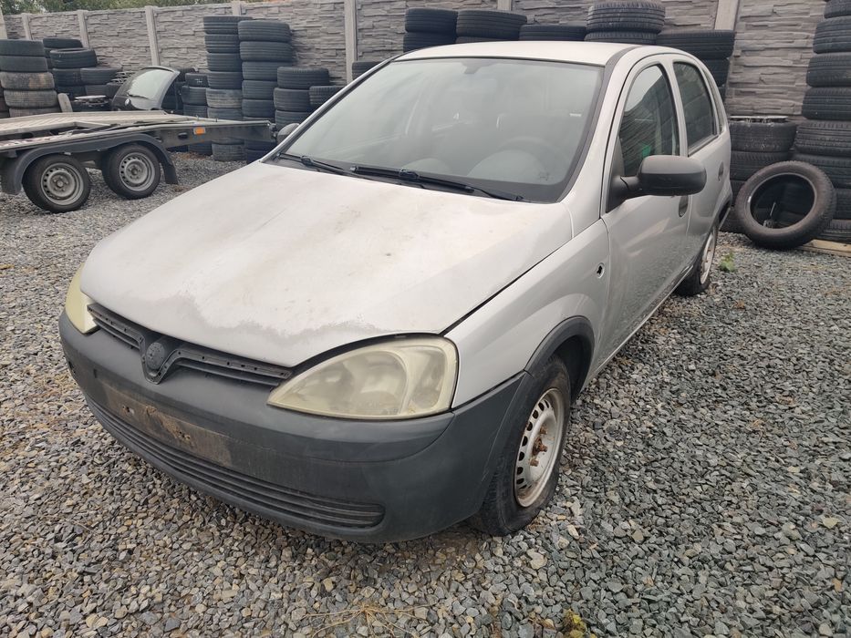 Dezmembrez Opel Corsa C 1.0
